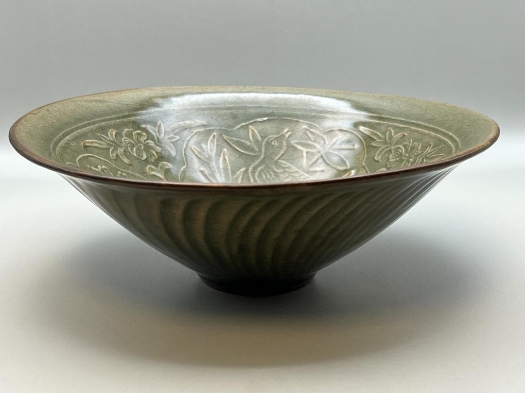 海】耀州窯 宋代 青磁刻花梅花鳥文茶碗 高級箱付 天目釉