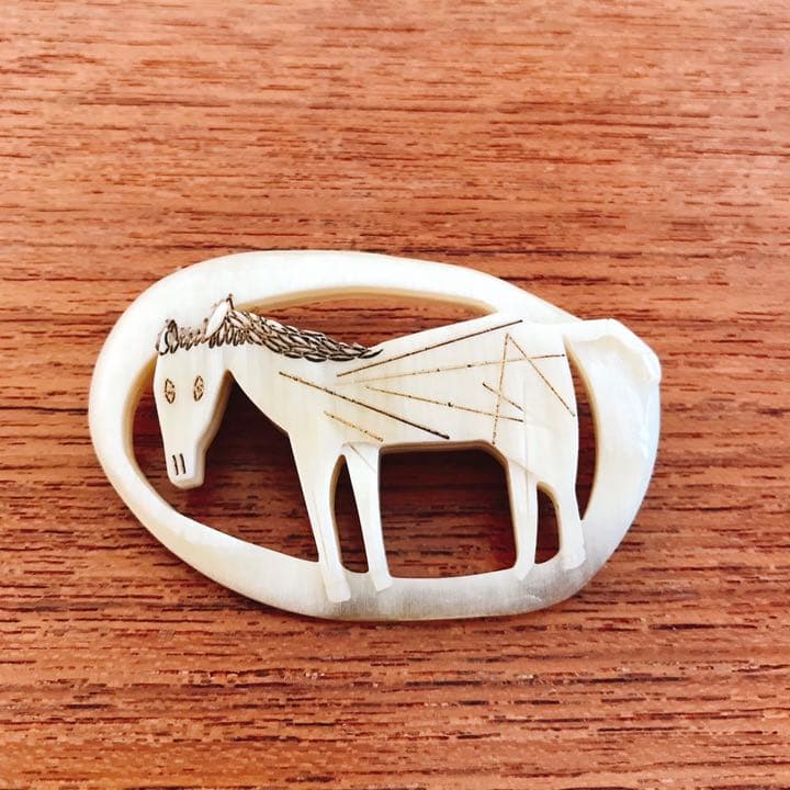 ミナペルホネン oasis 水牛ブローチミナペルホネンclover水牛の角