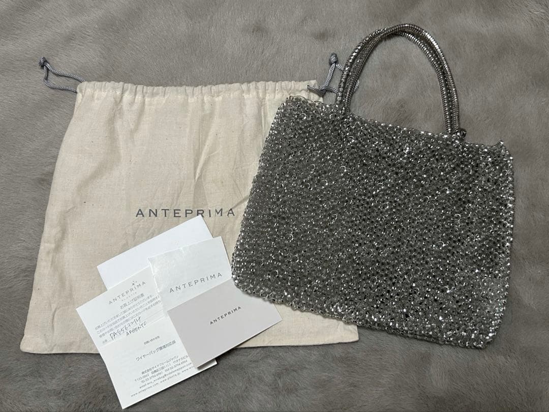 アンテプリマ スクエア ミディアム