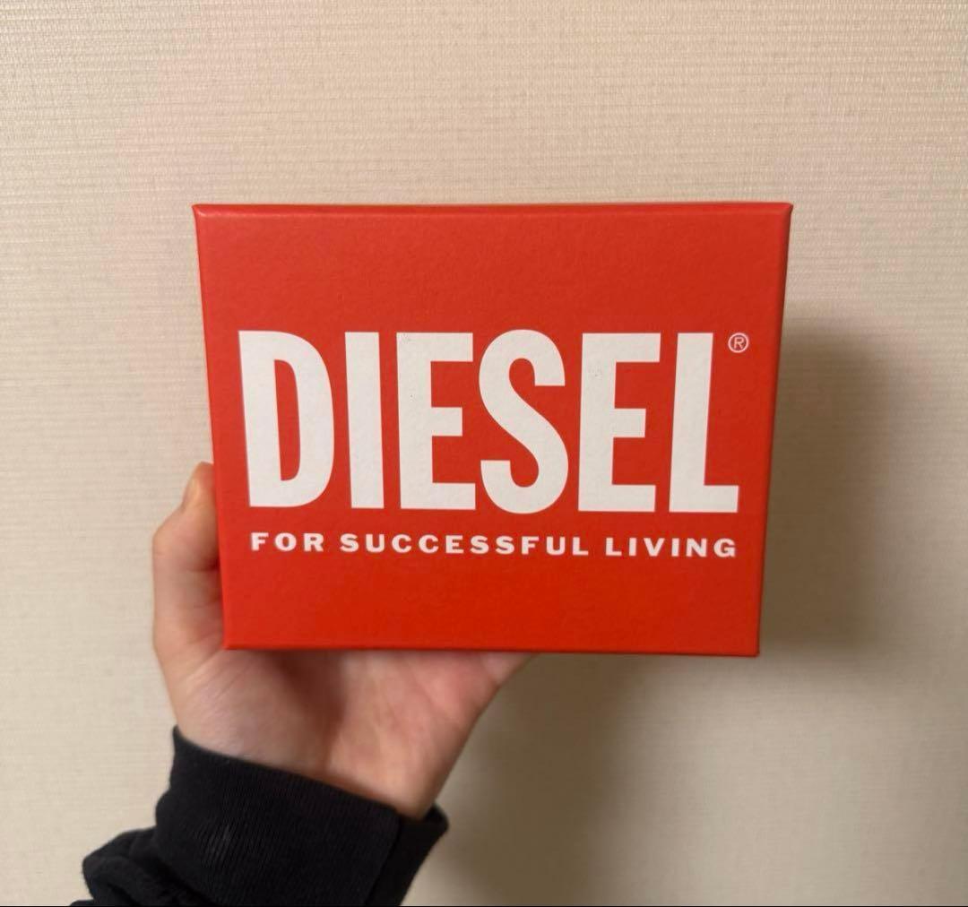 DIESEL ホワイト 三つ折り配布 ※発送1/1！ - メルカリ