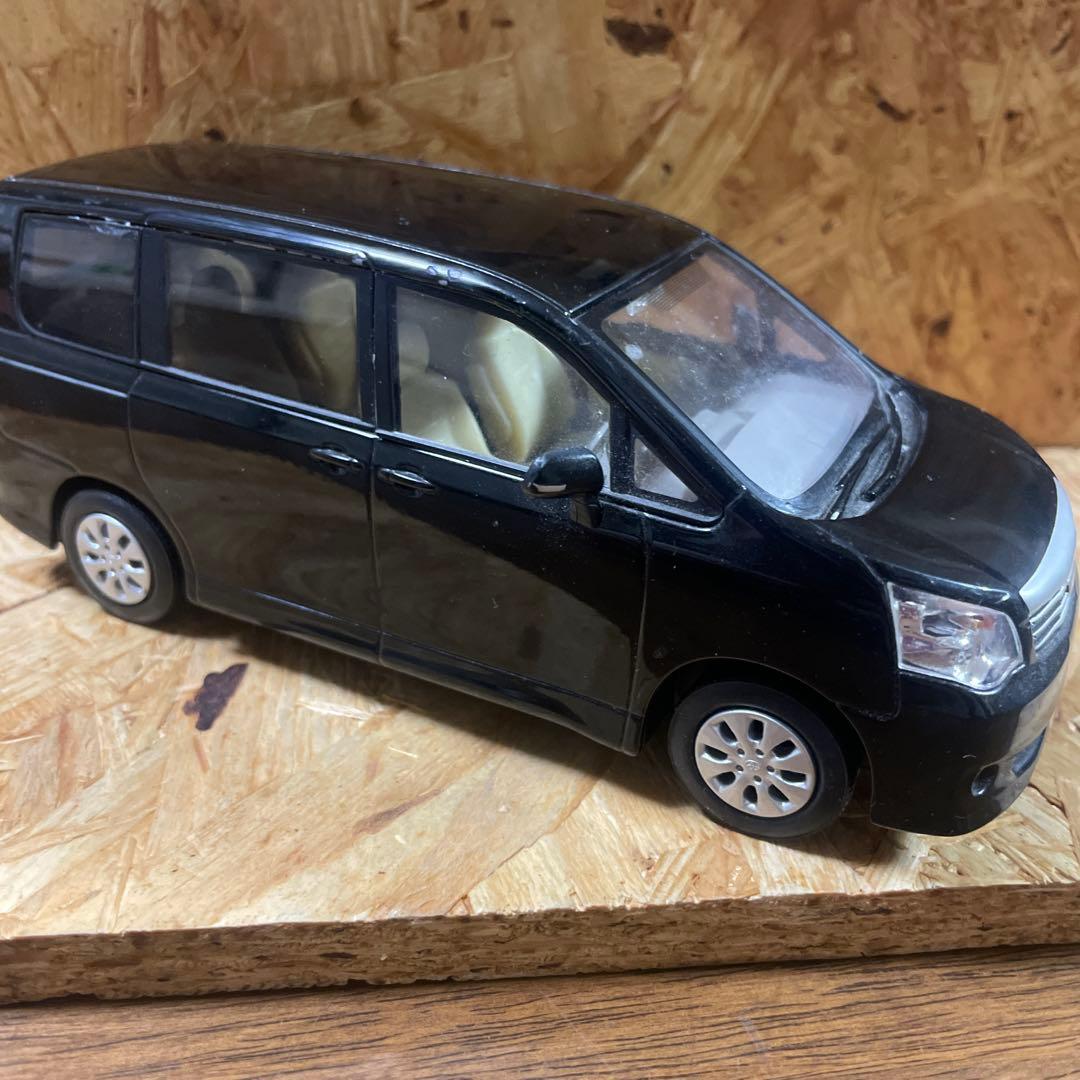 激レア！　トヨタ非売品　カラーサンプル ノア　ミニカー