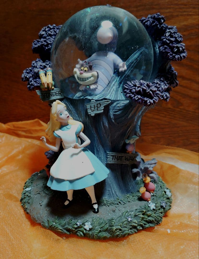 Disney☆不思議な国のアリス☆スノーグローブ - メルカリ