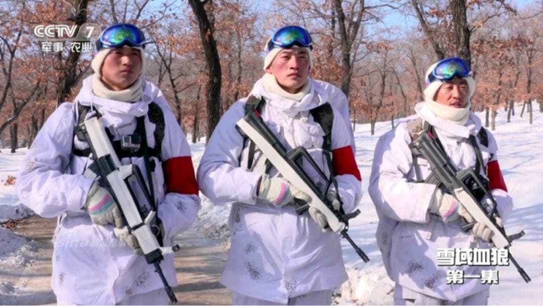 新品 写真はサンプル】 中国軍 07式雪原迷彩服