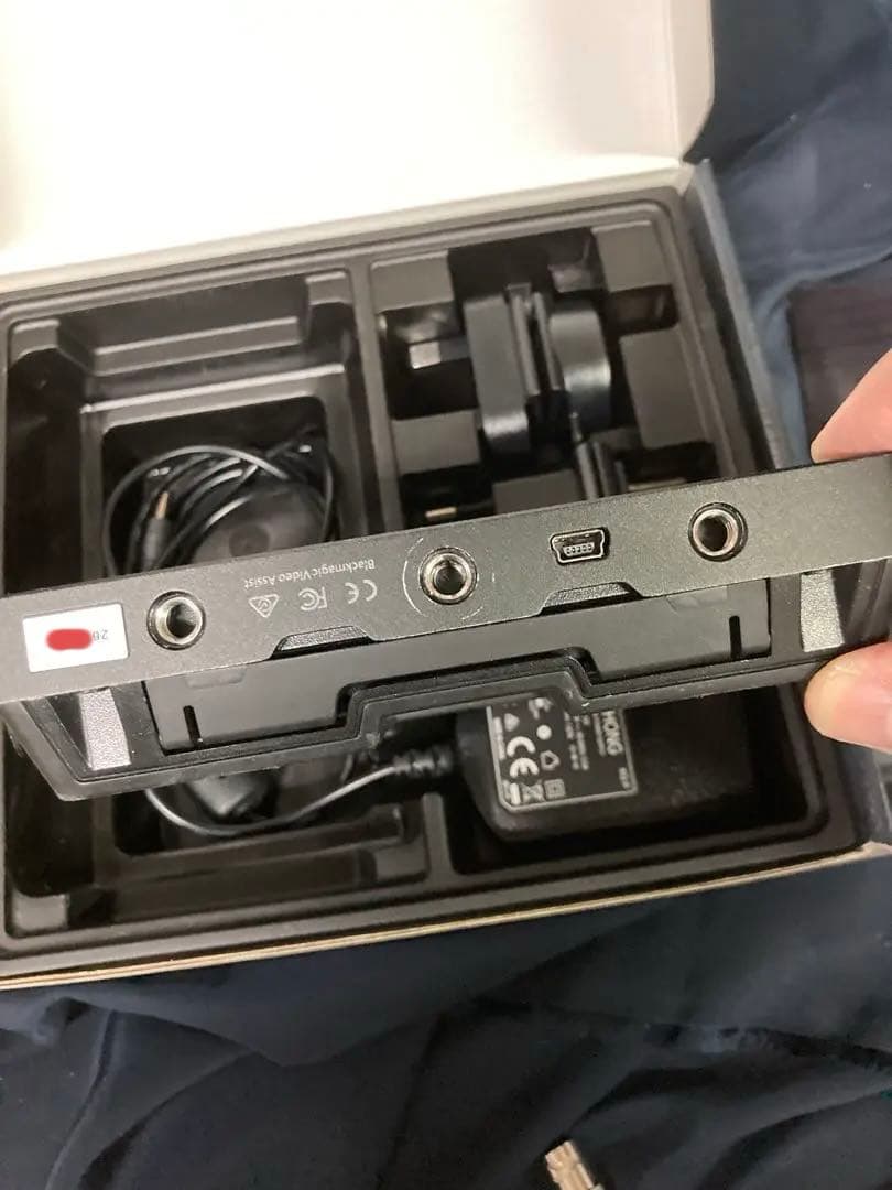 Blackmagic Video Assist 5インチフルHDモニター