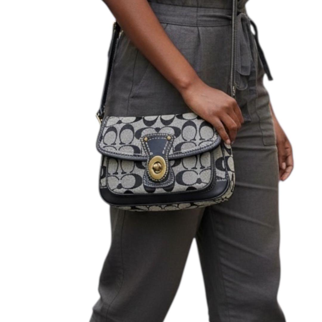 希少 美品 コーチ ショルダーバッグ シグネチャー ターンロック クロスボディ