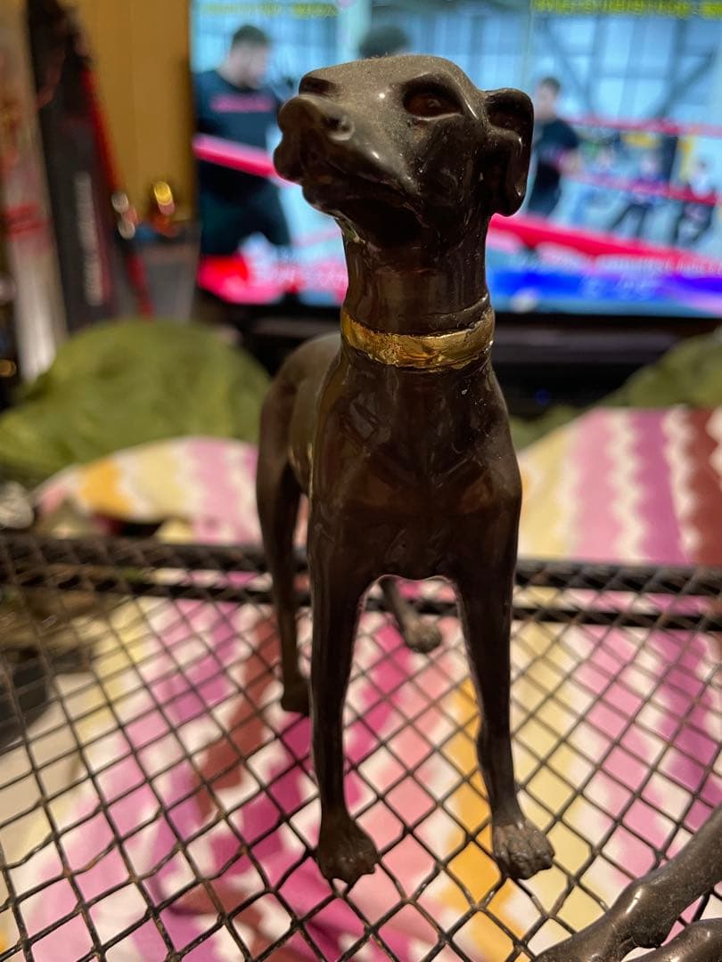 犬 グレイハウンドのブロンズ？置物2体セット - メルカリ