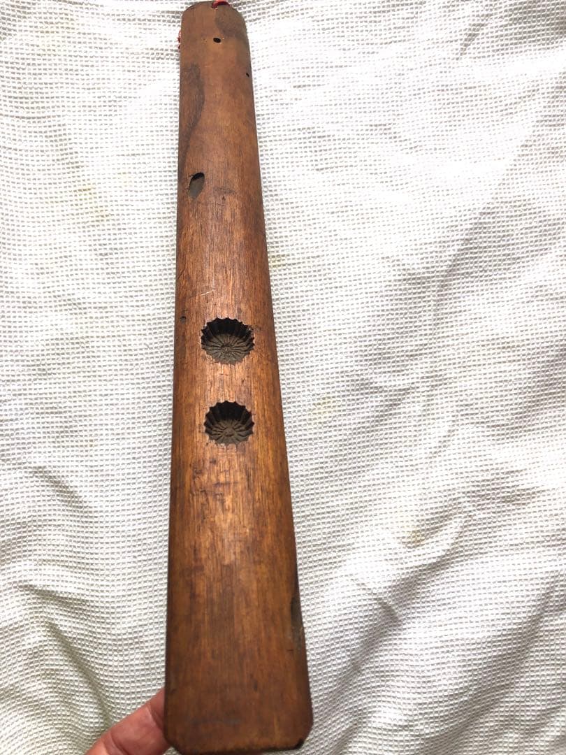 韓国呼び名は李朝時代のトクサル(餅型用押し型)