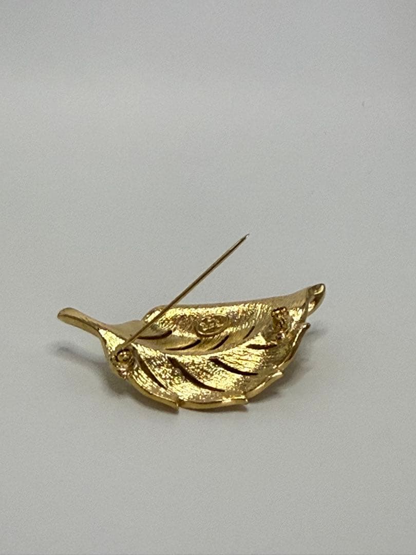 lotuscloud 2527⭐️TRIFARI トリファリヴィンテージブローチ