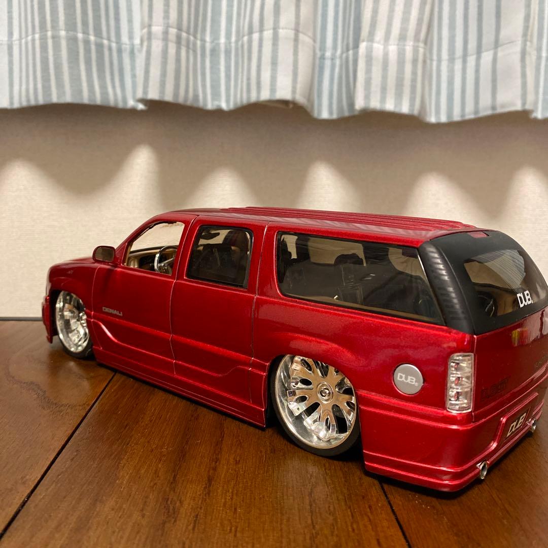 YukON DENALI RED AND SILVER 1:18 scale Jada Toys DUB CITY GMC RARE