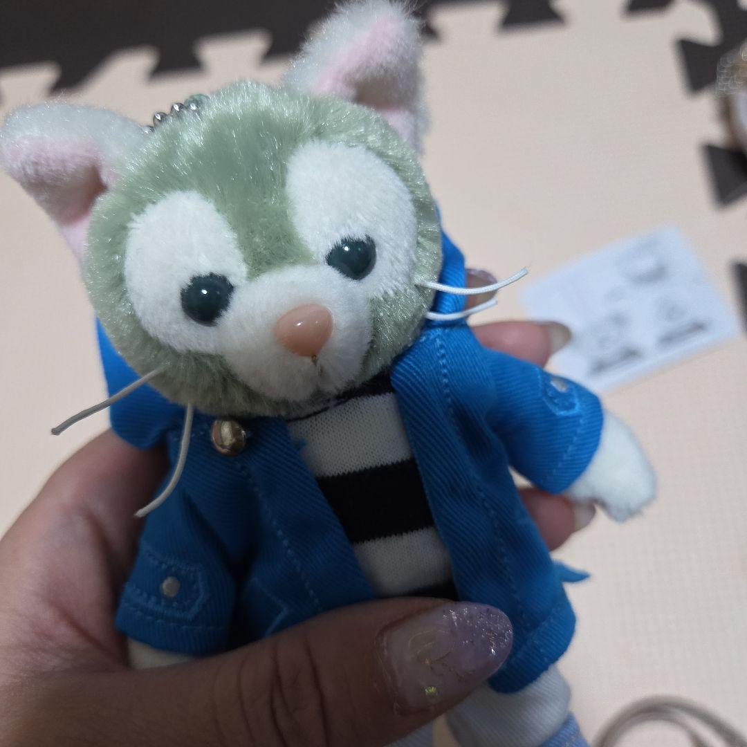 新品タグ付き ダッフィー ジェラトーニ ぬいぐるみバッジ ぬいば