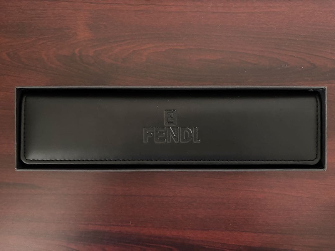 ジャンク品】FENDI 黒 レザーベルト 時計 ゴールド金具 - メルカリ