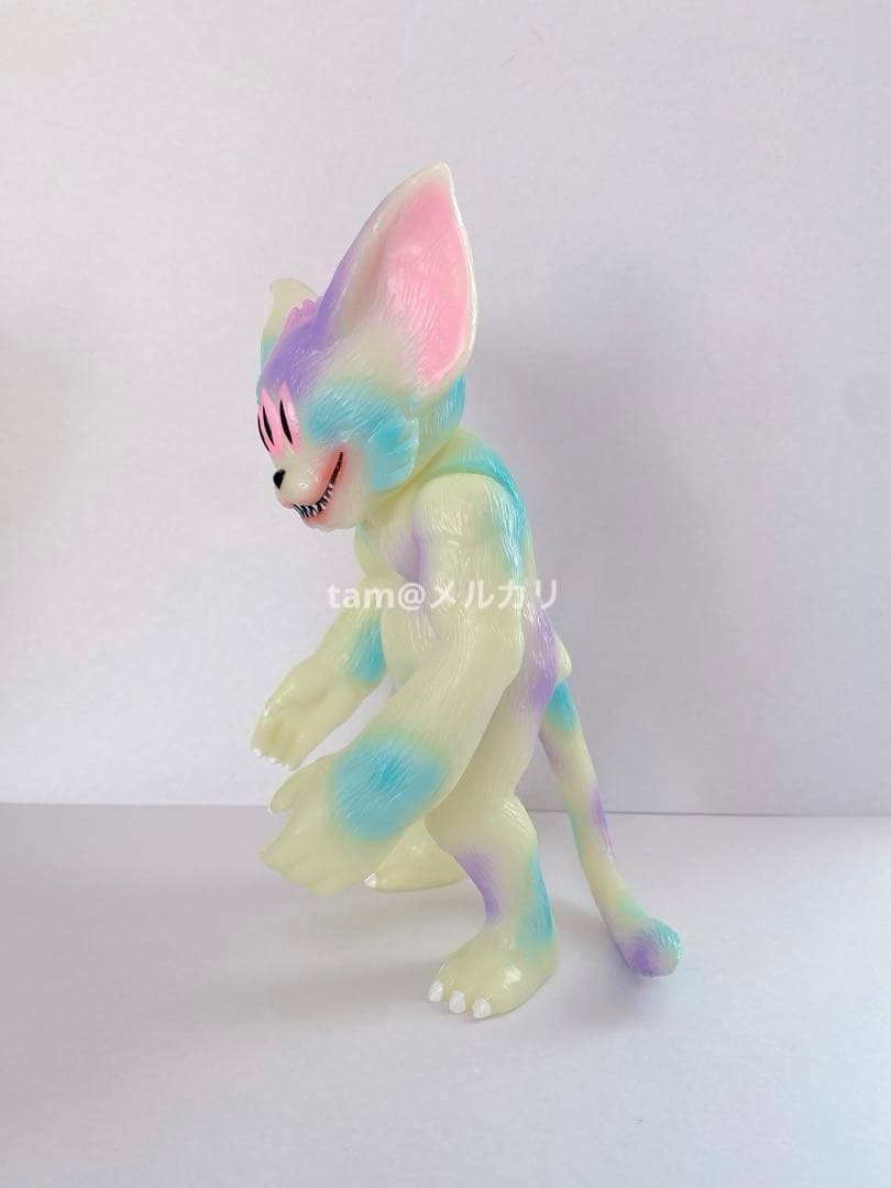 バイオレントキャット ソフビ 蓄光 暴力猫 アートジャンキー - メルカリ