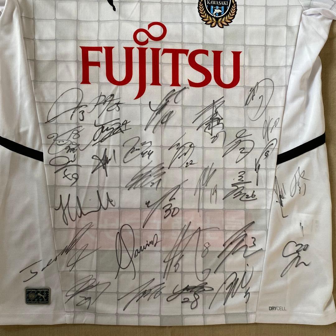 川崎フロンターレ全選手サイン入りユニフォーム - メルカリ