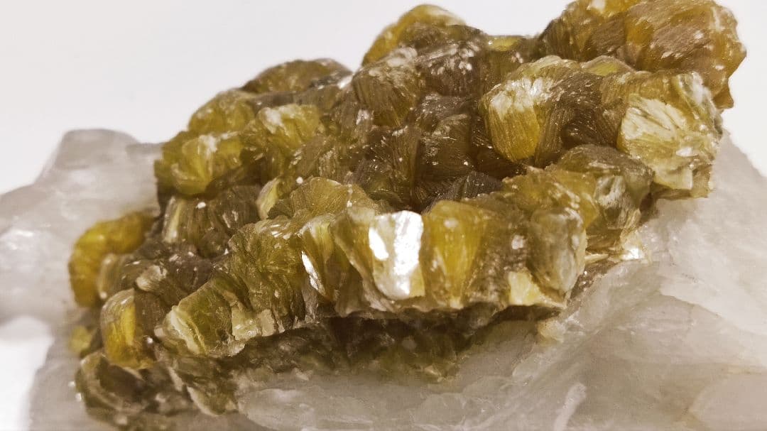 パワーストーン 天然石 イエローマイカ(モスコバイト) 1,476g N.810