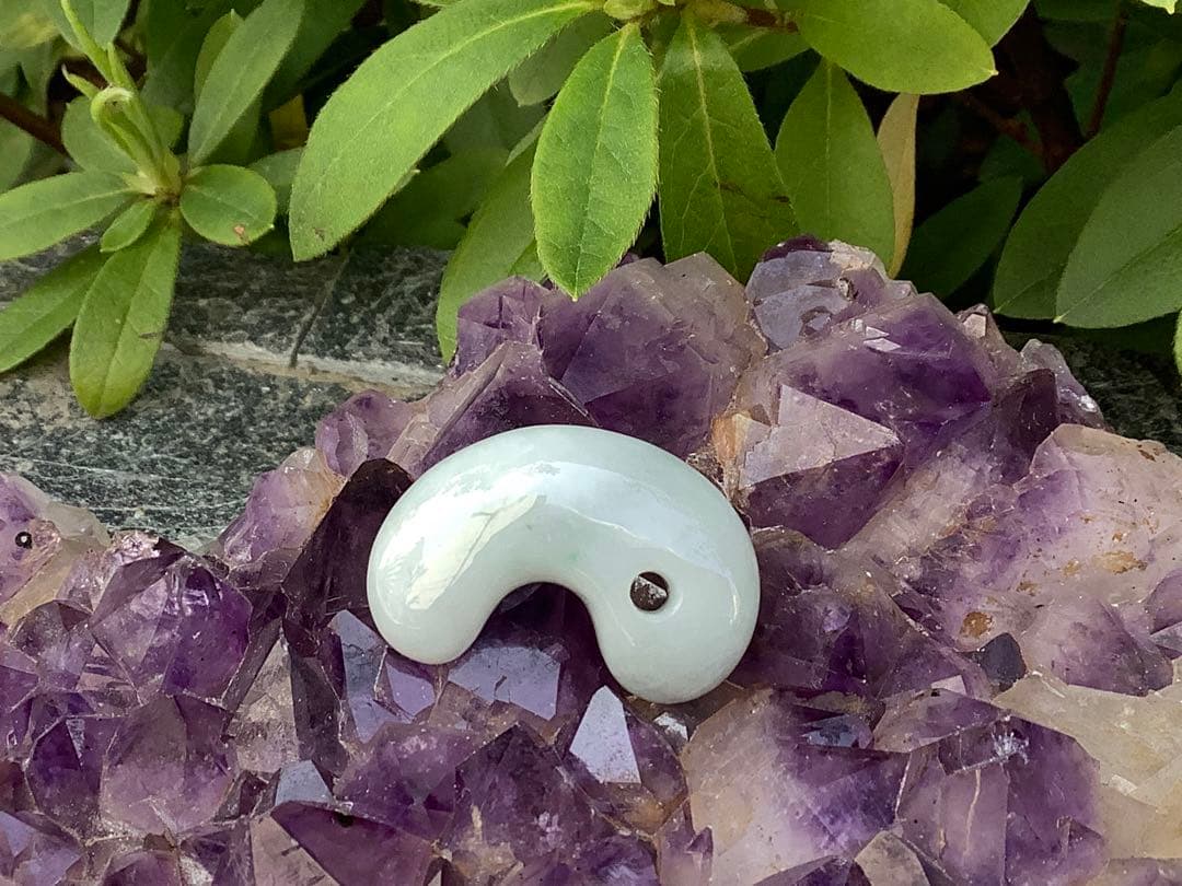 ✳綺麗な御守りです‼️ 糸魚川翡翠勾玉 一生物の本物をお