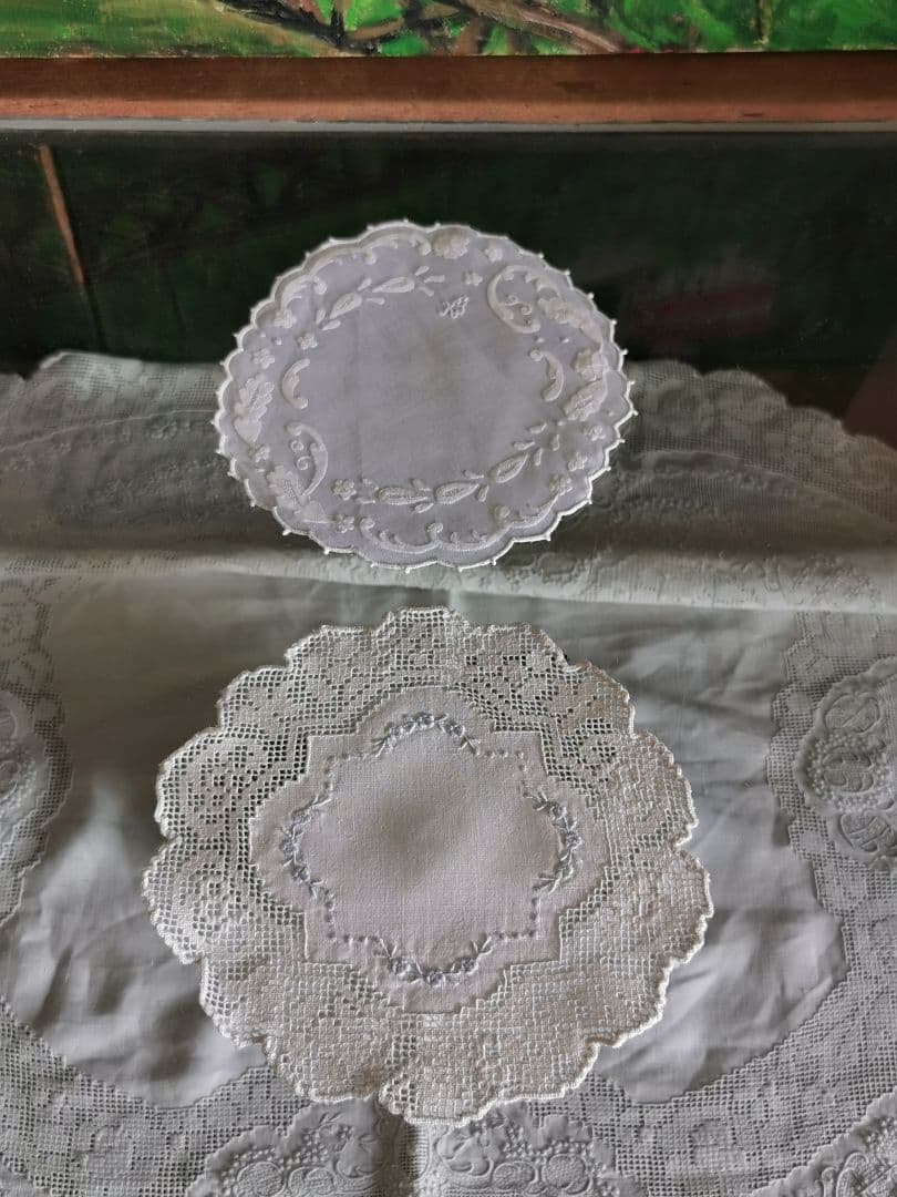 アンティーク シアーなオーガンジードイリー 桜草ペイズリ風アップリケ