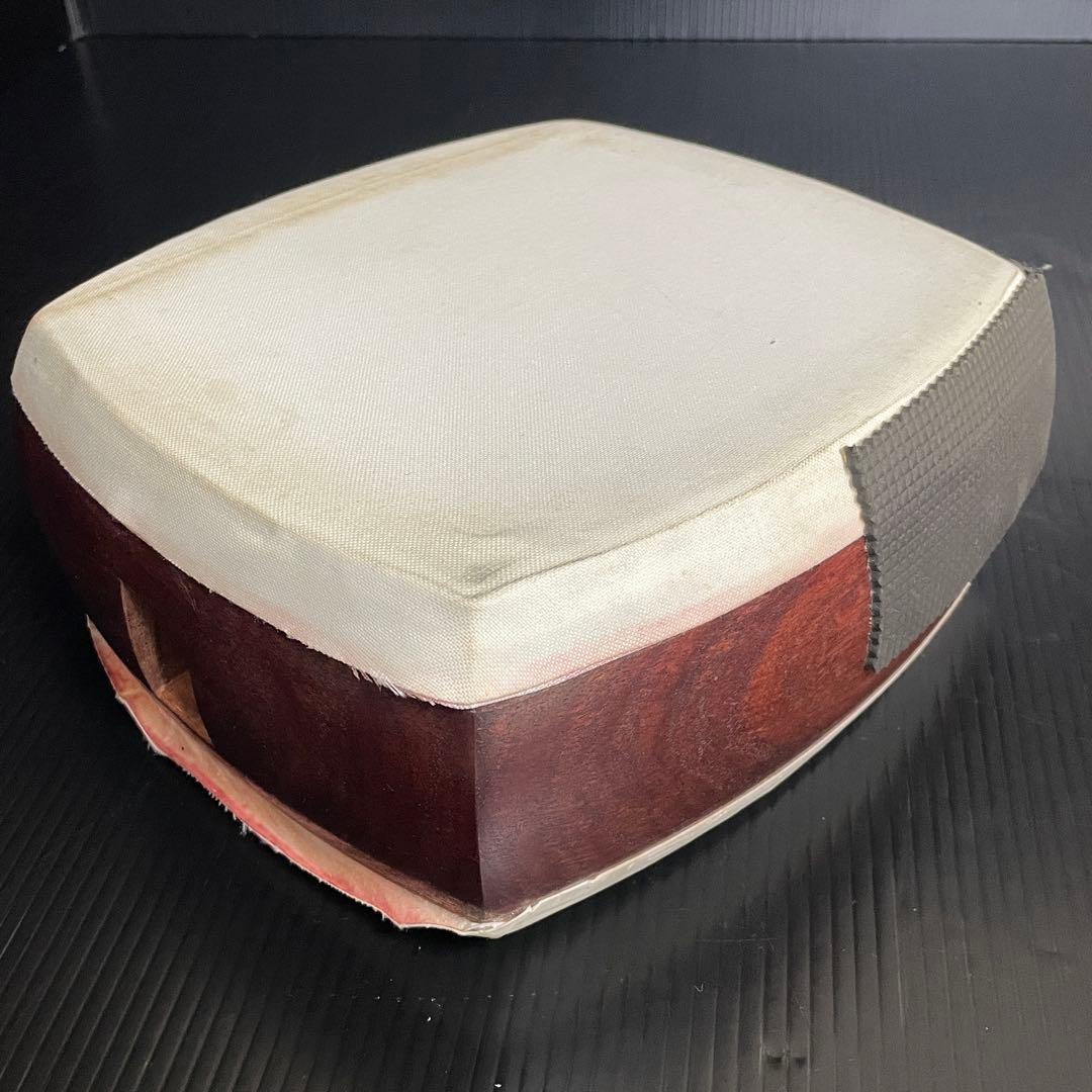 津軽三味線 紫檀 紅木製糸巻き 丸内胴 二本溝 軽量で扱いやすい 家紋