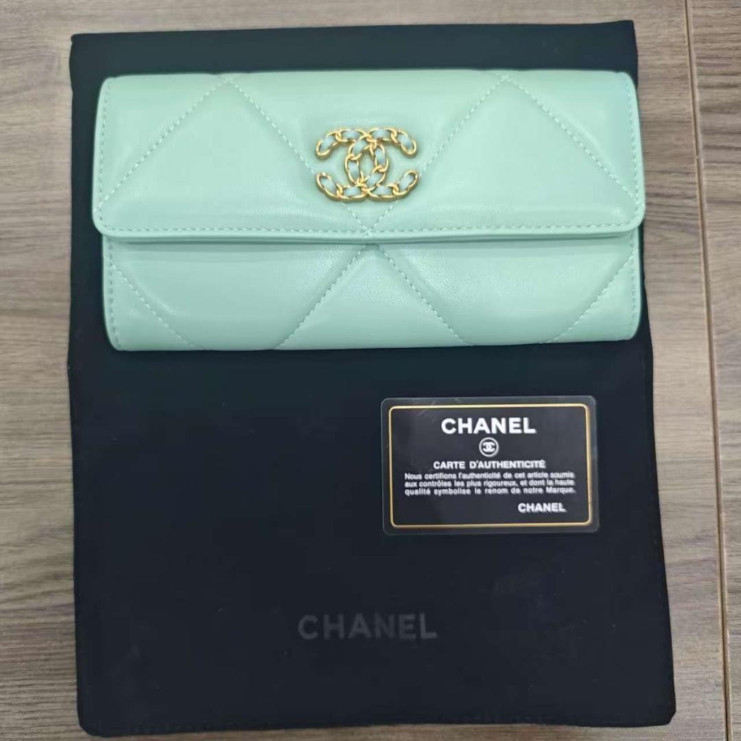 CHANEL ミントグリーン 三つ折り財布