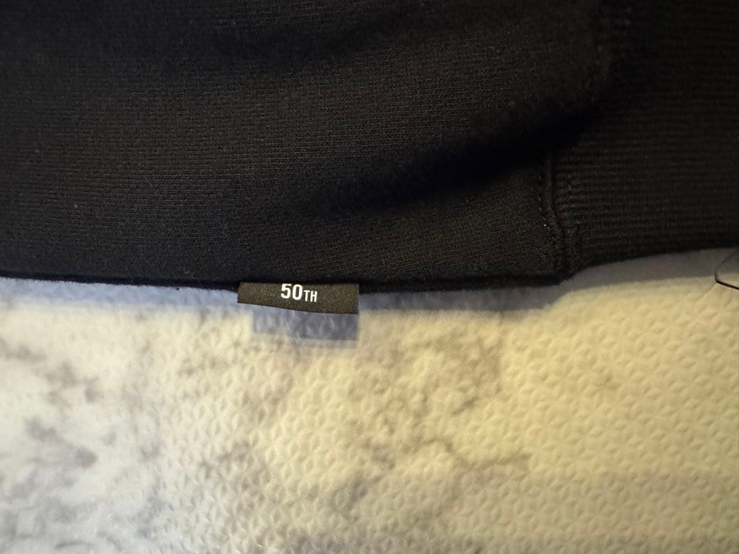 【極美品】AVIREX 50周年 グラフィック ジップアップ パーカー 2XL