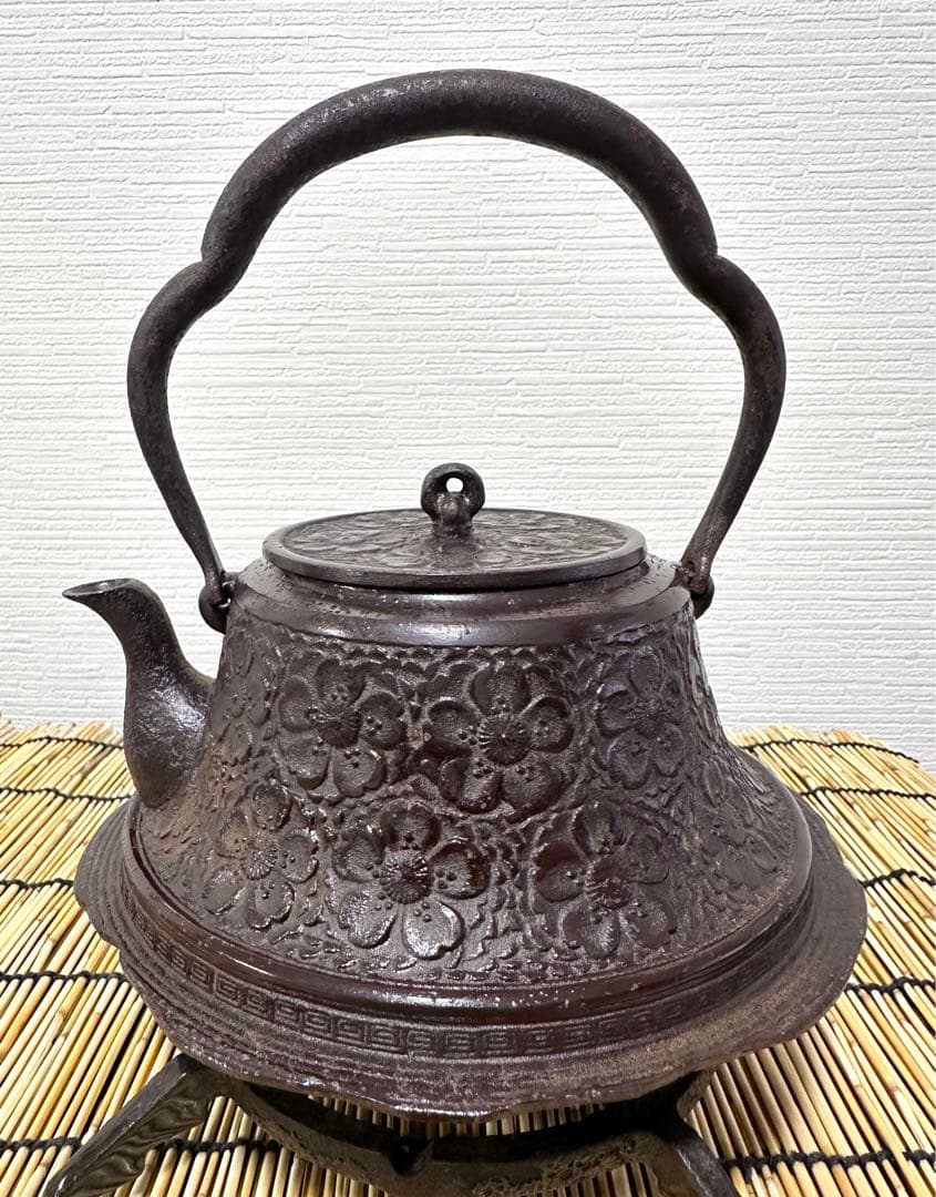 USED、良品 南部長文堂 二代目 長谷川文雄造 総桜文様 南部鉄瓶