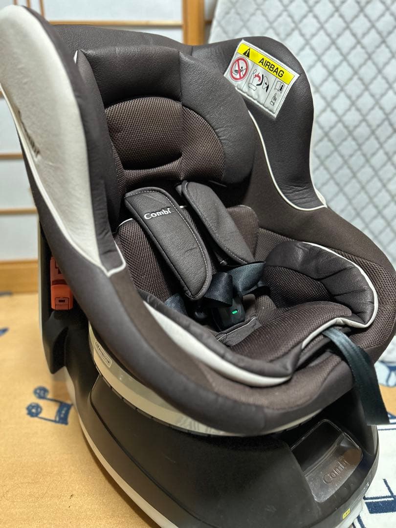 Combi コンビ ネルームliteチャイルドシート CB-UTC 新生児〜美品
