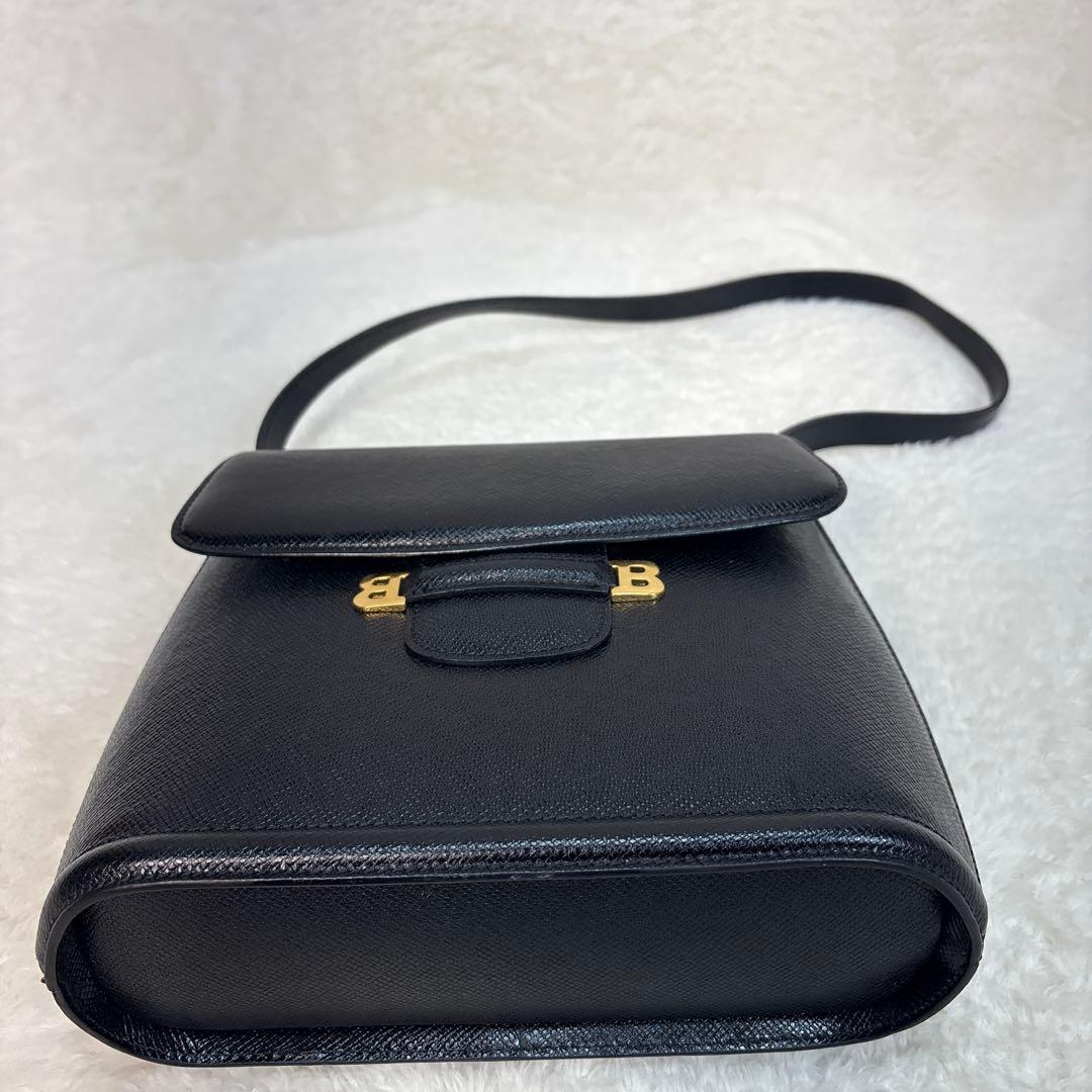 美品BALLYバリー　ショルダーバッグ　カーフレザー　Bロゴ　ゴールド金具