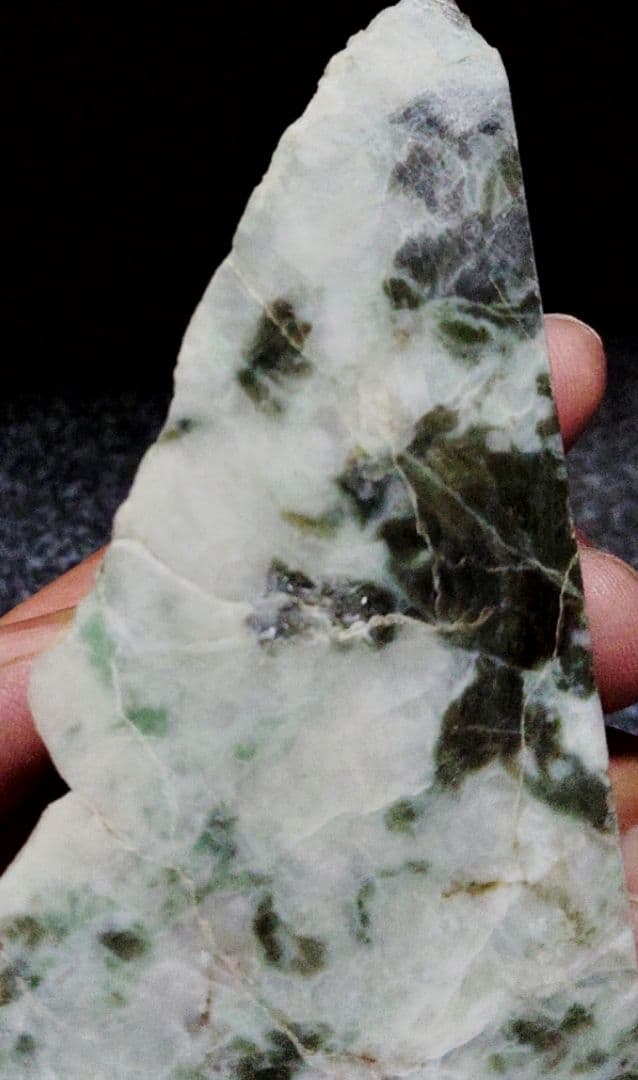 ☆翡翠原石☆糸魚川硬玉【小滝・切り出し・スライス394g】 翡翠の知識