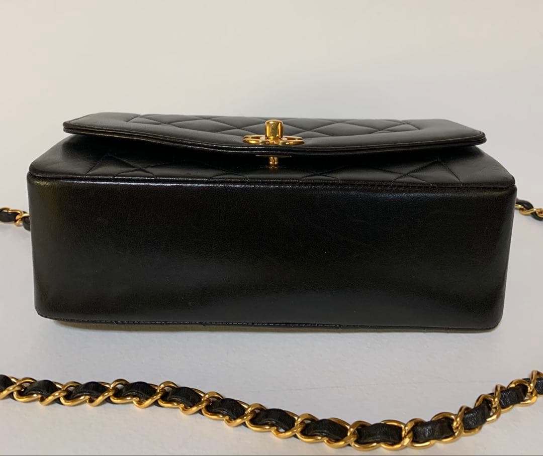 【極美品】CHANELシャネル マトラッセ ダイアナフラップ　ショルダーバッグ