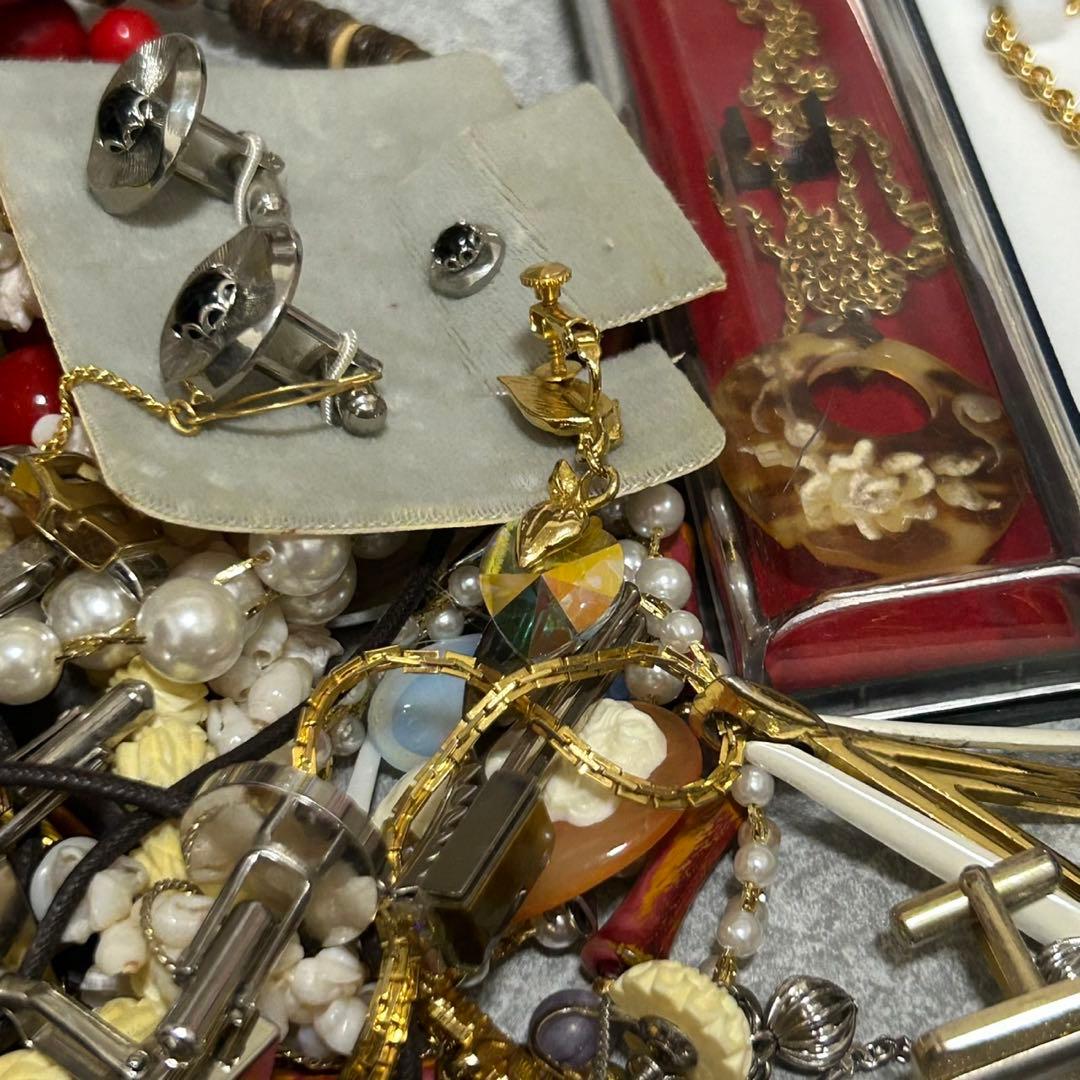 遺品整理　アクセサリーまとめ　ジャンク