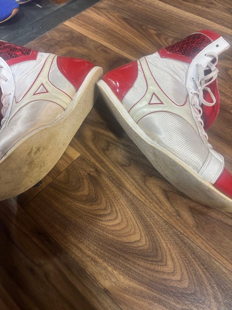 Mizuno ボクシングシューズ 赤スパンコール - メルカリ