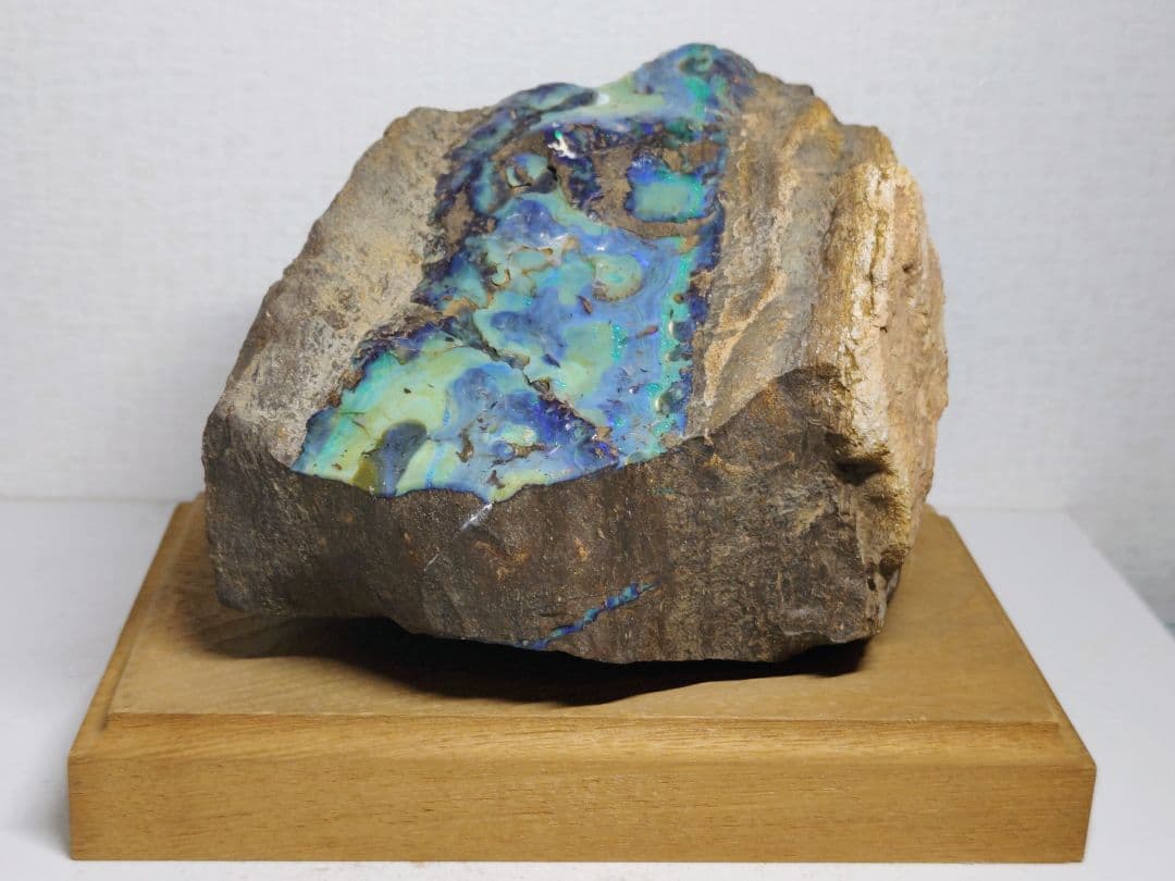 ボルダーオパール 4.5kg 蛋白石 原石 鑑賞石 自然石 誕生石 鉱物 水石