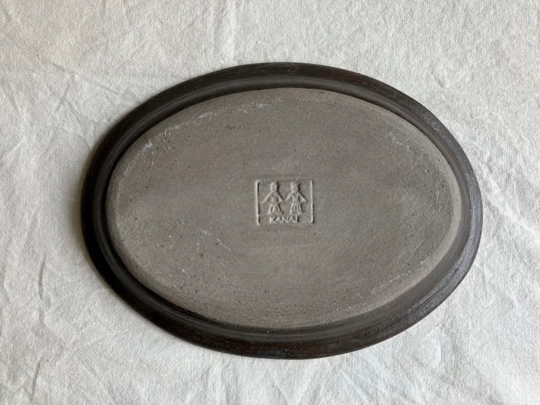 金井ゆみ オーバル皿 金井ゆみ オーバル皿 yukiwpottery on Tumblr