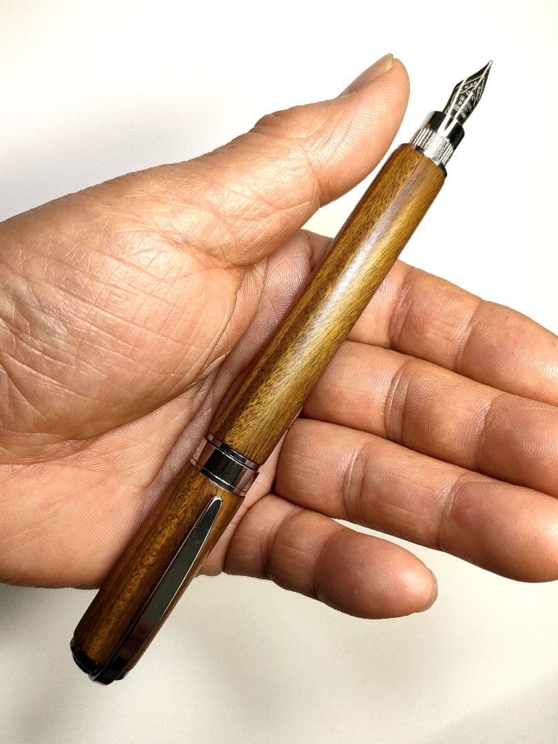 世界で一番硬い木【リグナムバイタ】グラデュエイト万年筆