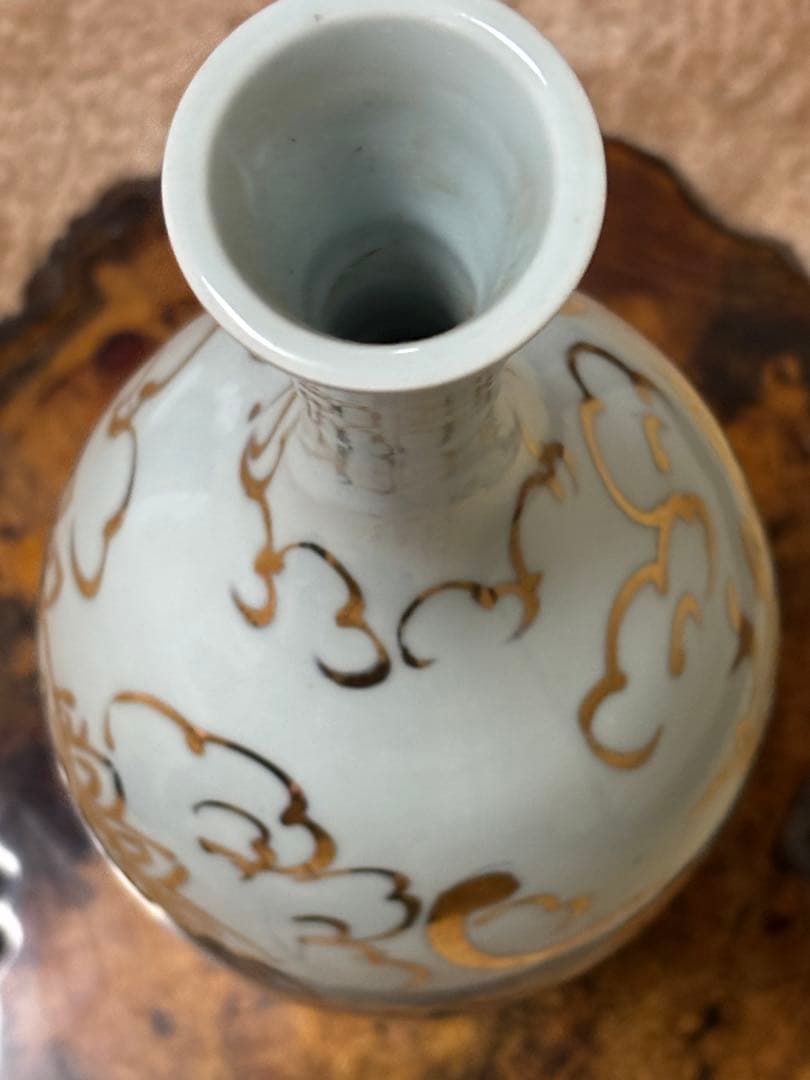 高仲健一 陶器花入 動物などを描いた壺です。高さ14センチ、