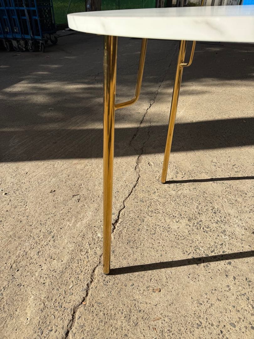 フランフラン ベル 大理石風ホワイトラウンドダイニングテーブル✨