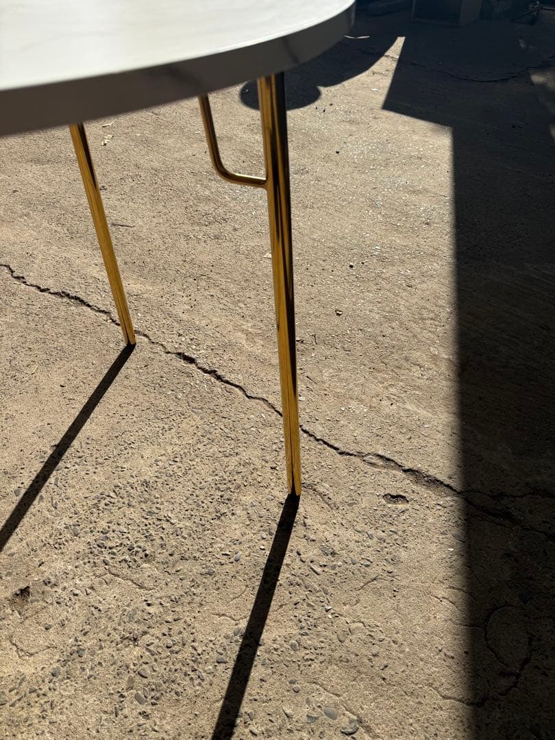 フランフラン ベル 大理石風ホワイトラウンドダイニングテーブル✨