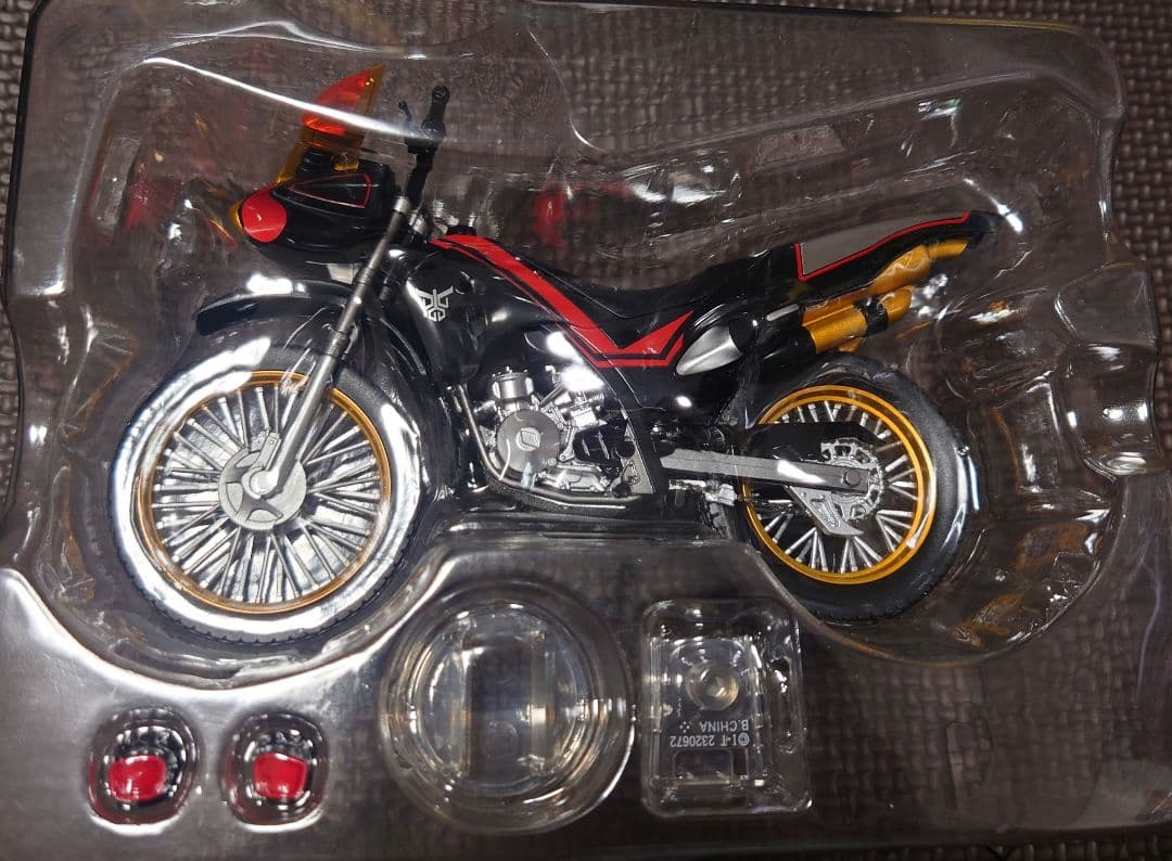 S.H.Figuarts 仮面ライダークウガ ビートチェイサー2000