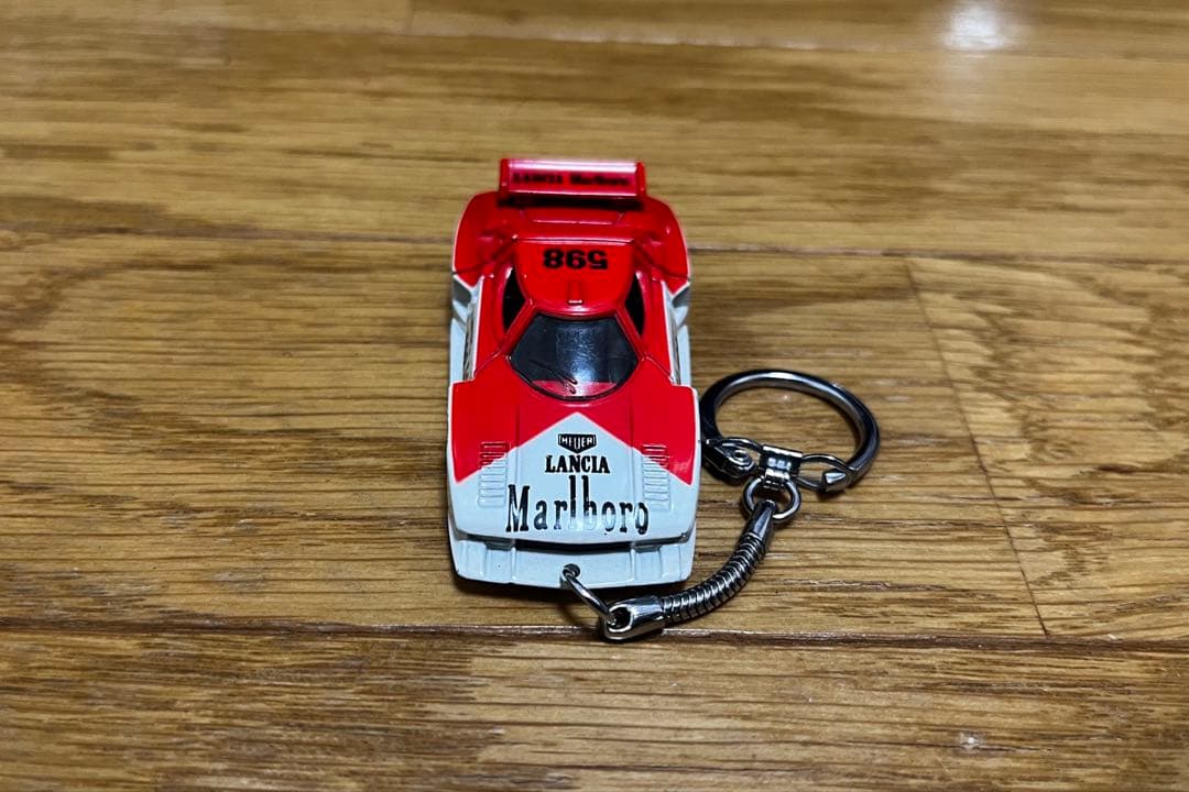 トミカ　Lancia ミニカー キーホルダー付き ストラトス　ターボ