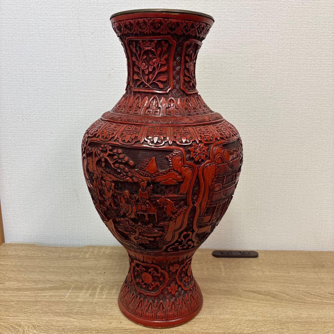 赤色彫刻装飾花瓶 中国古美術 壺 花瓶 中国堆朱 アンティーク 赤色彫刻
