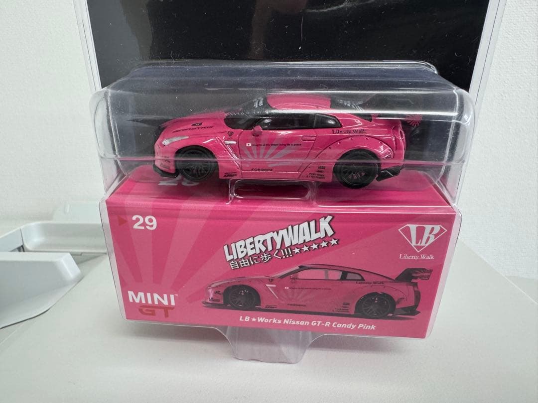 ミニカー MiniGT LBWK Nissan GT-R Candy Pink