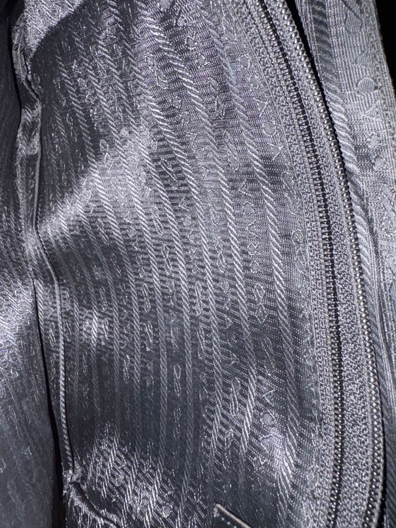 ヨハンさん　PRADA ブラック ショルダーバッグ