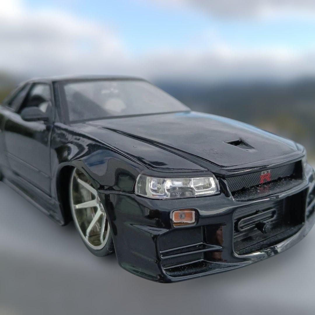 Nissan GT-R R34 ミニカー 1/18 ブラック