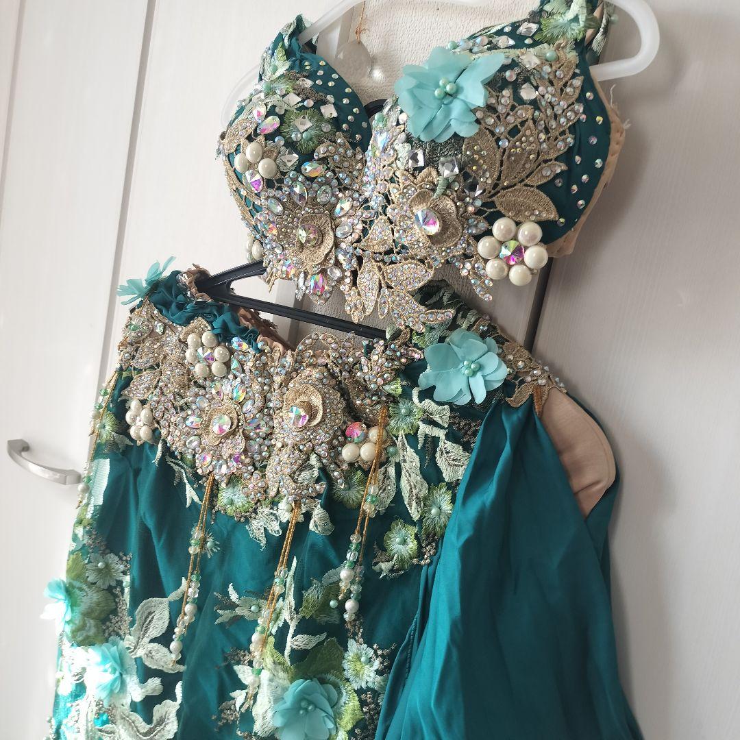 豪華/美品ベリーダンス衣装 フル グリーン ステージ　舞台衣装　着画あり