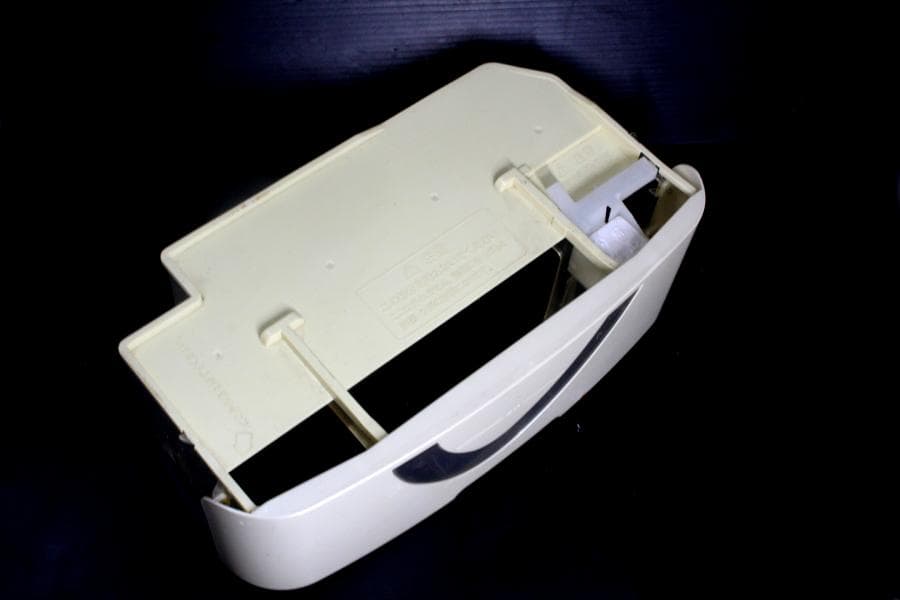 タッパーウェアから、強力な除湿力と乾燥力を兼ね備えた除湿乾燥機が