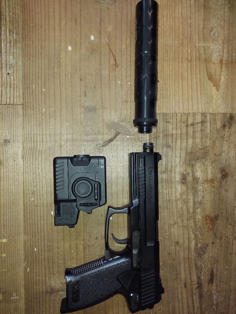 東京マルイ　ガスガン　SOCOM Mk23 ソーコム　予備マガジン付属