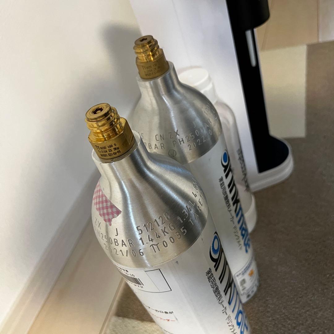ドリンクメイト マグナムDRM1005白 ガスシリンダー2本&専用ボトル1本付