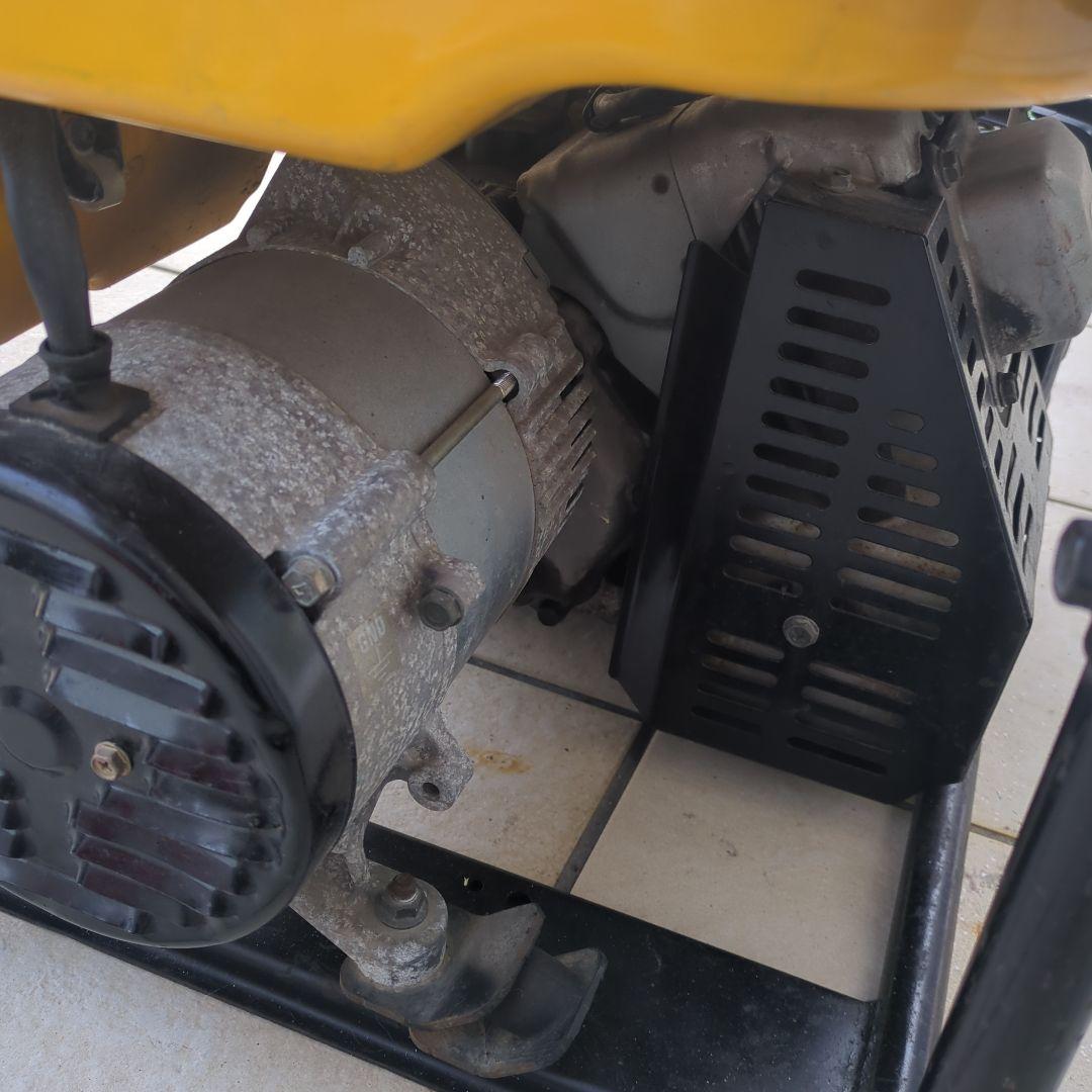 実動】スズキ 100V2000W 発電機 SV2000P - メルカリ