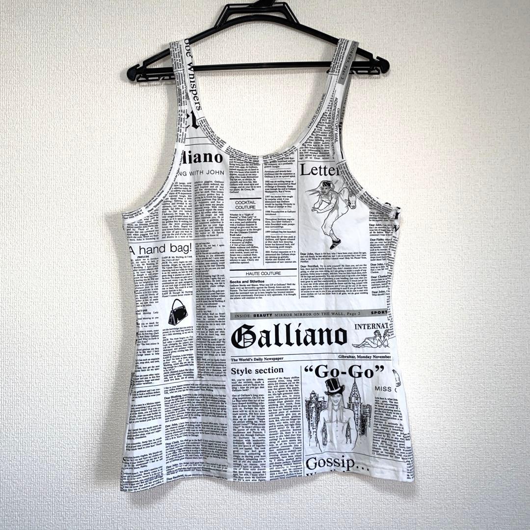 ジョンガリアーノオムニューペーパー柄タンクトップ（ベージュ色