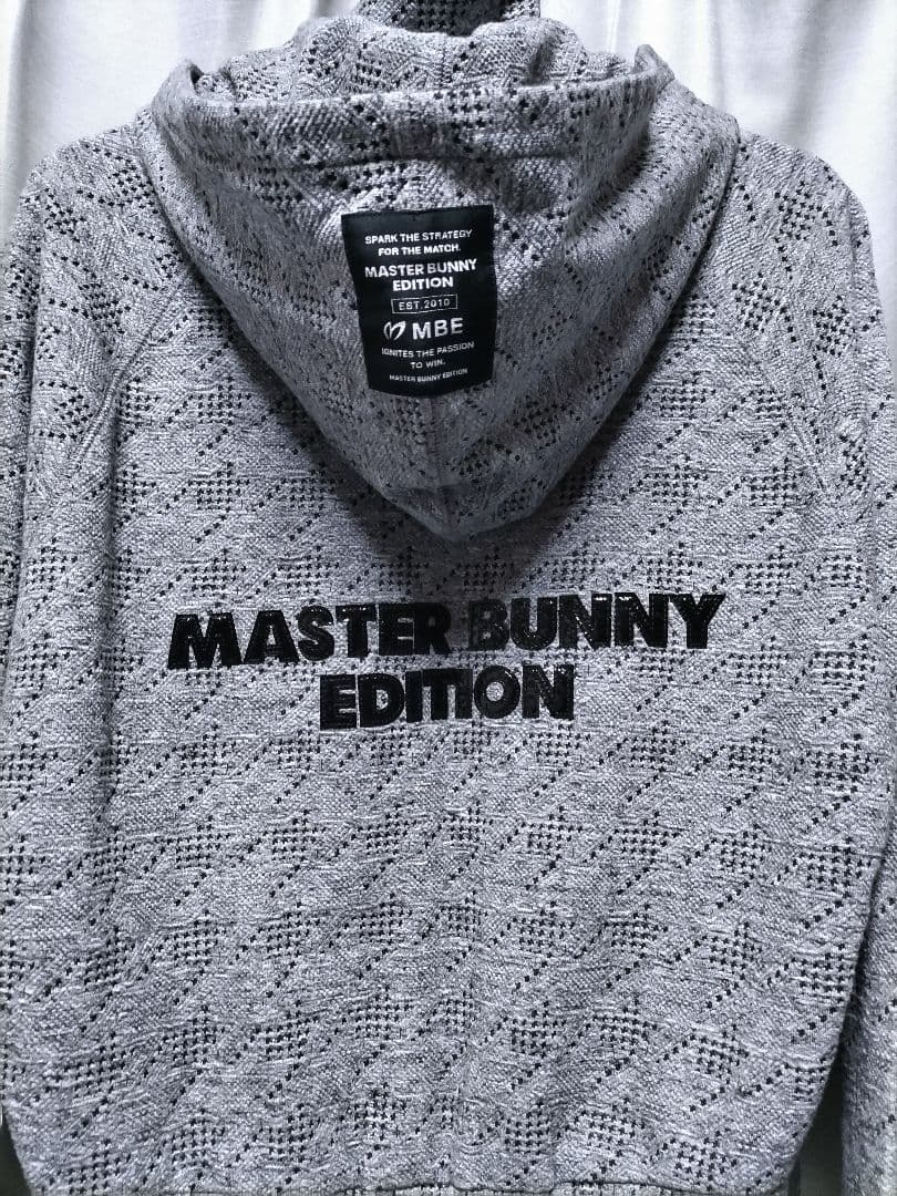 マスターバニー　クロップド パーカー グレー　23年モデル