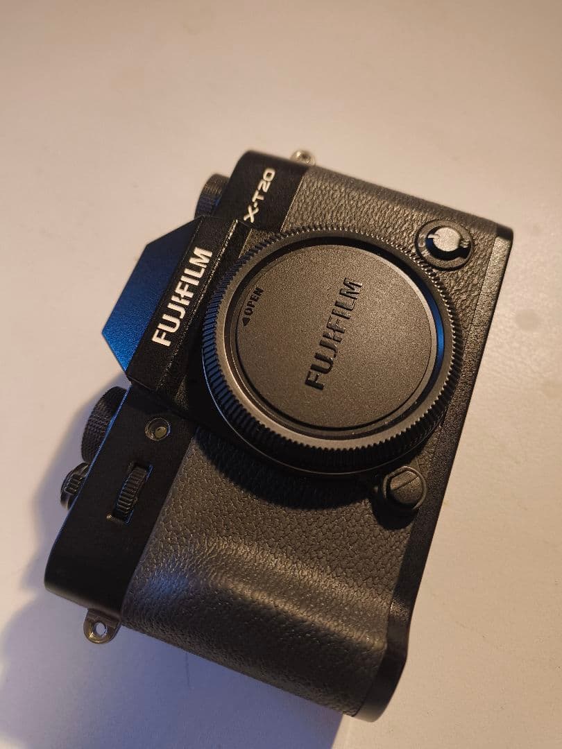 Fujifilm X-T20 ミラーレス一眼 ブラック ボディ、バッテリー付き X-T20-B ミラーレス一眼カメラ ブラック [ボディ単体] 富士フイルム